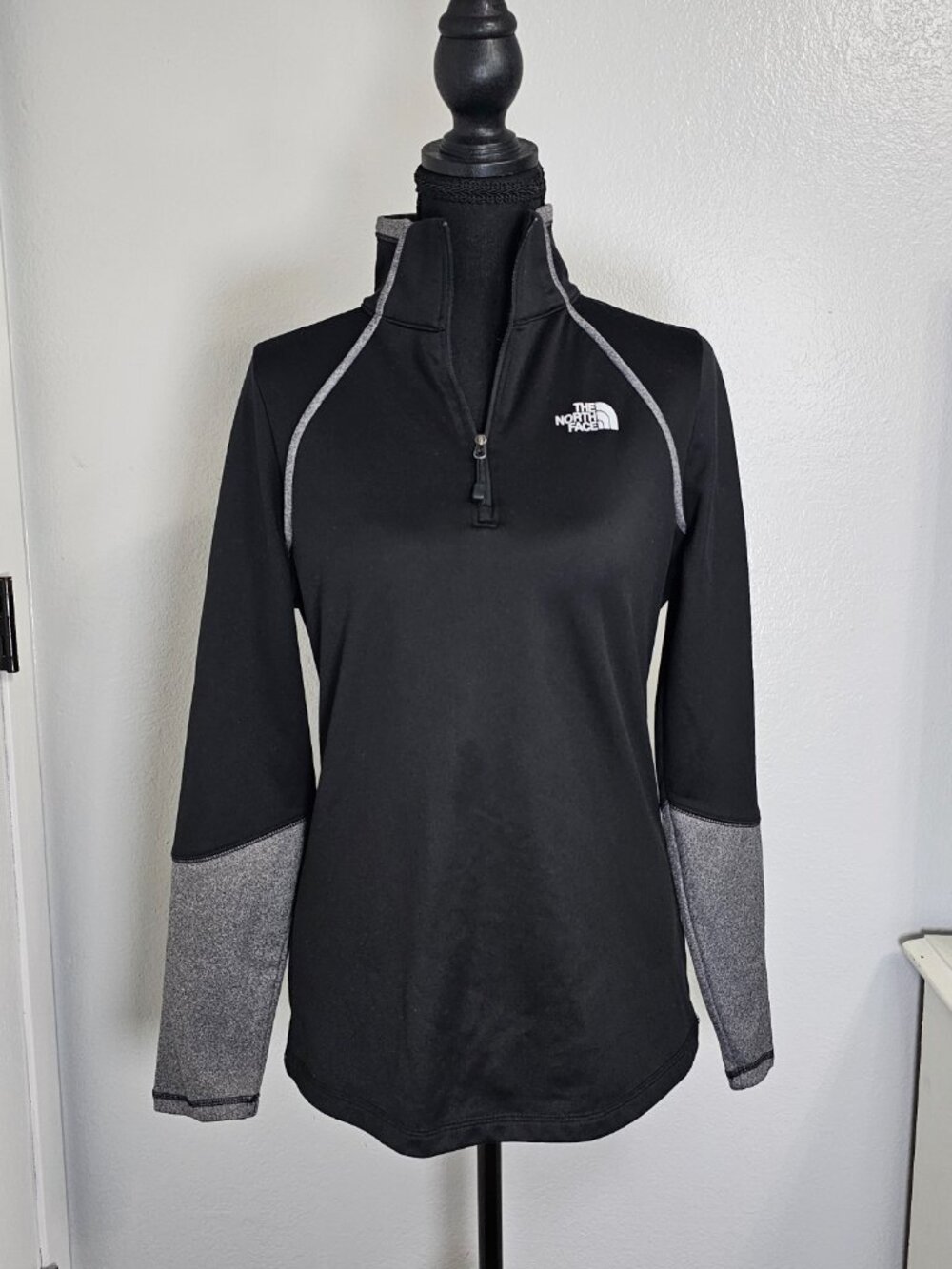 The Northface Black Athletic Pullover 1/4 Zip Performance Gray Trim Womens Shirt - Picture 2 of 6